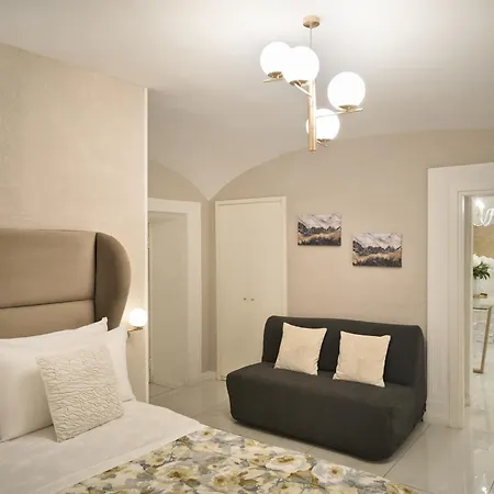 Luxury 4 With Private Bathrooms-toledo Neapel